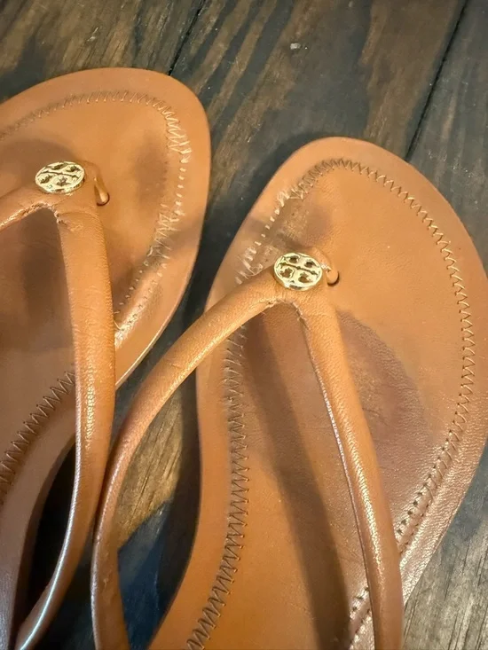 Tory Burch Chelsea Leather Flip Flop - Picture 5 of 9